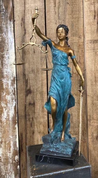 Gartenskulptur Bronze H 60 cm "Justicia Lady"
