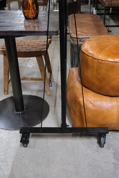 Große Metall Trennwand JIM auf Rädern Industriedesign