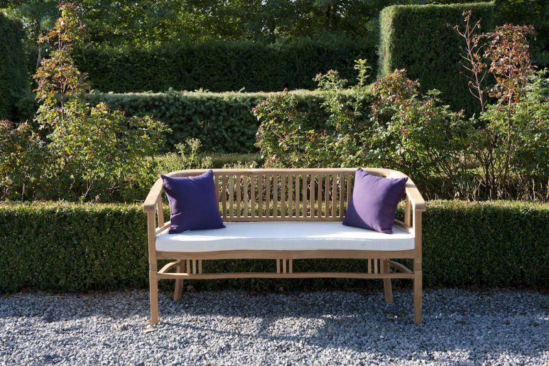 JULIA, Landhaus Gartenbank 2 Sitzer Holz mit weißem Sitzkissen