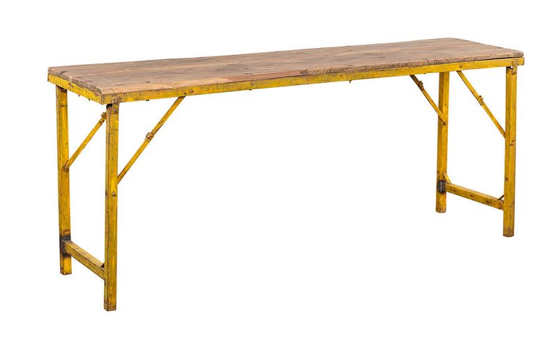 Alter Esstisch yellow