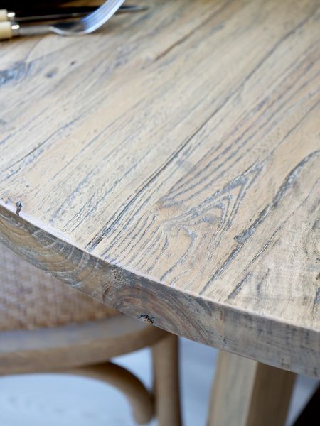 Altholz Esstisch ETTA altes Holz rund 120 cm mit ausgestellten Beinen