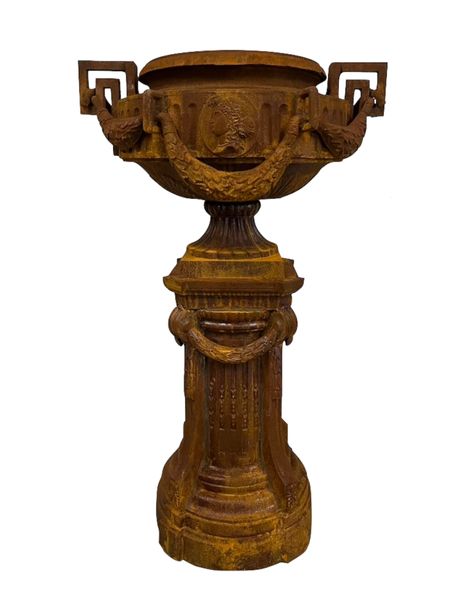 Große Gusseisen Amphore H 142 cm antik rostig, Pflanzschale