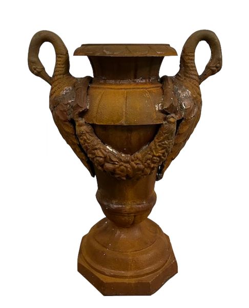 Amphore braun-rostig shabby H 72 cm Gusseisen "Schwanenvase"