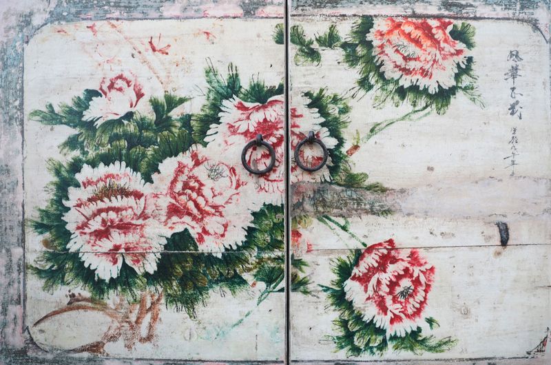 Antikes Sideboard, Anrichte 181 cm breit mit Blumen Malerei