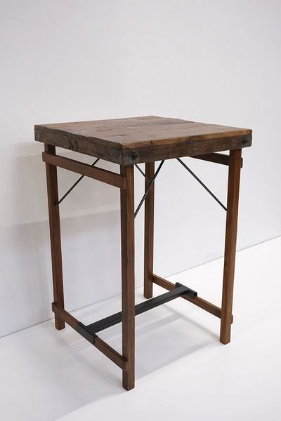 TONI, Stehtisch 70*70 cm aus altem Holz, Altholz Bartisch