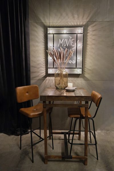 TONI, Stehtisch 70*70 cm aus altem Holz, Altholz Bartisch