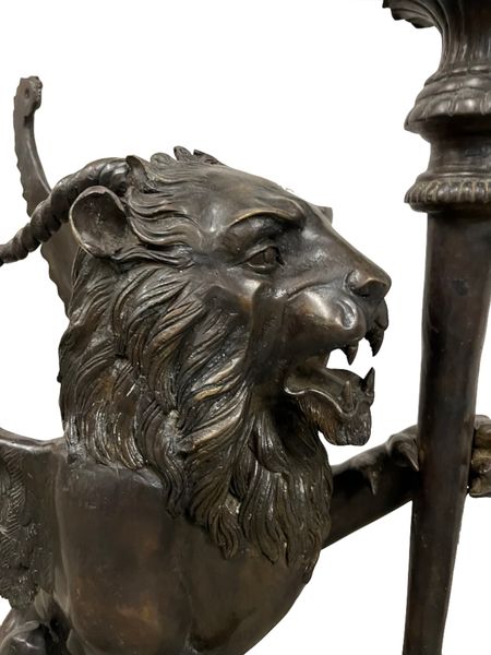Bronze Skulptur "Löwen-Paar mit Lampen"