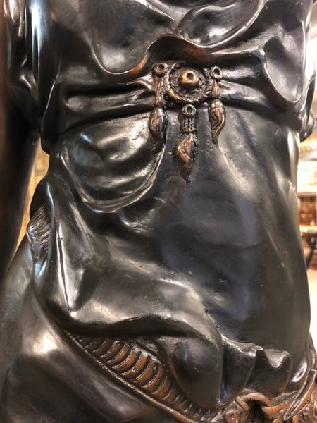 Große Gartenskulptur Bronze "Ladys mit Lampe"