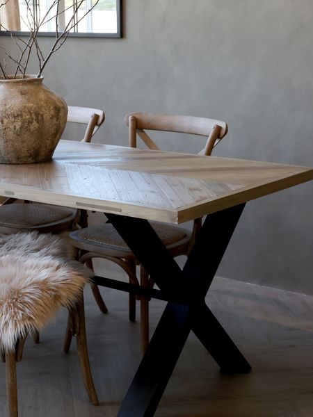 AIDA, Esstisch 200 cm Holz-Metall Fischgrätmuster & Metallkreuz Beine im Landhausstil