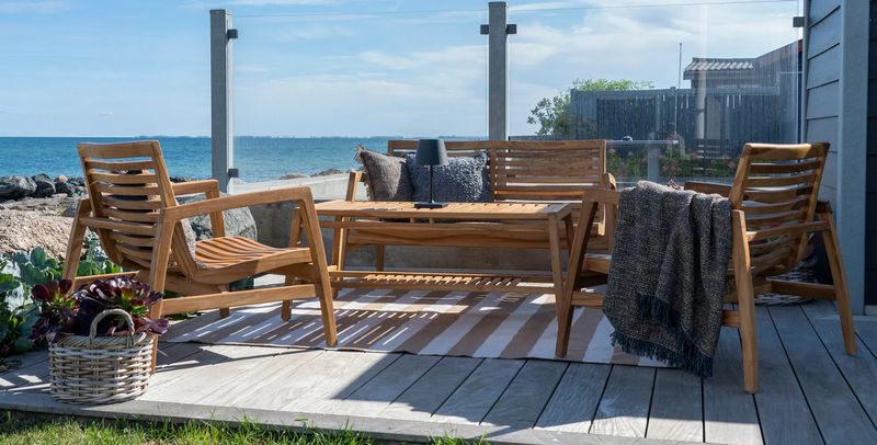 Modernes Garten Lounge-Set 4 Teile massiv Teakholz mit weißen Kissen