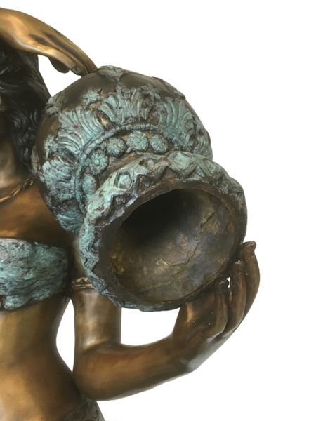 Große Gartenskulptur "Bronze Lady mit Krug" Brunnen, Wasserspiel