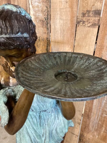 Gartenskulptur "Bronze Lady mit Vogeltränke" Brunnen, Wasserspiel