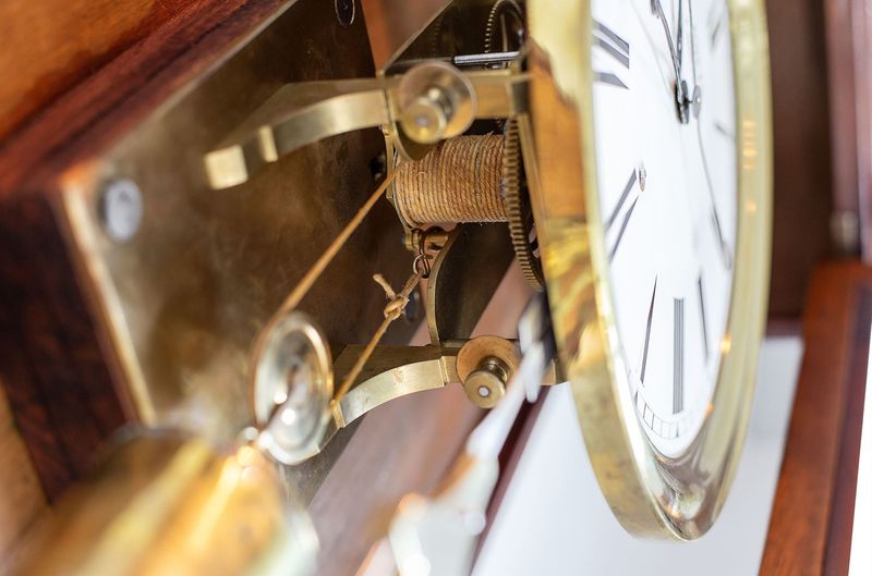 U6, alte Standuhr von 1860 aus Frankreich, antike Möbel