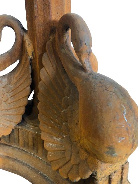 Gusseisen Brunnen "Junge mit Schwan" H 140 cm rostige Patina