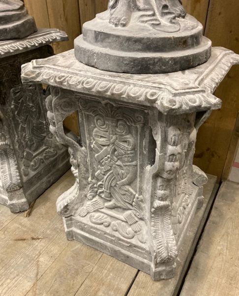 Großes Gusseisen-Paar Skulptur weiß antik "Lady mit Fackel "