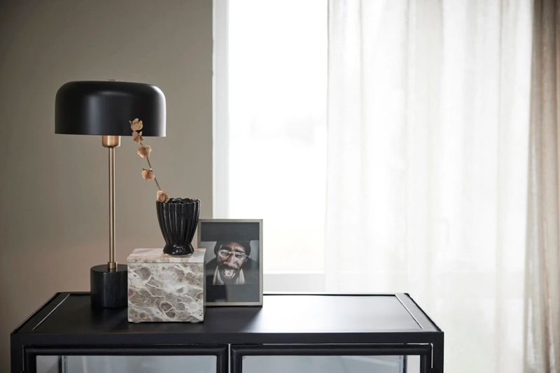 LEA, Vitrine-Sideboard schwarz-weiß Industriedesign