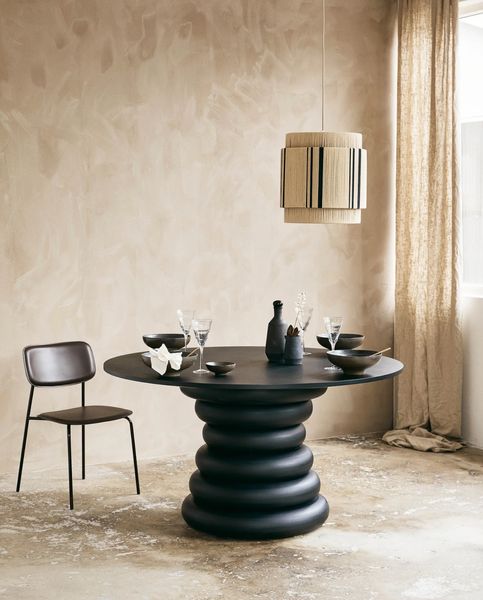 LULA, Esstisch rund 140 cm schwarz - modernes Design