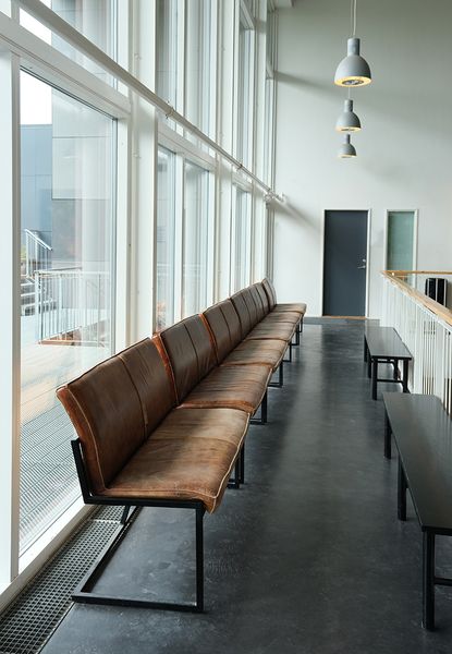 LILO-2, Sitzbank 122 cm Leder Metall industriell, Lederbank