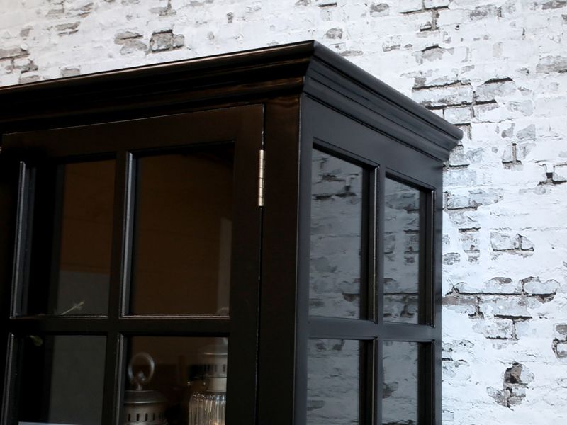 RIKO, großer Vitrinenschrank schwarz vintage Holz