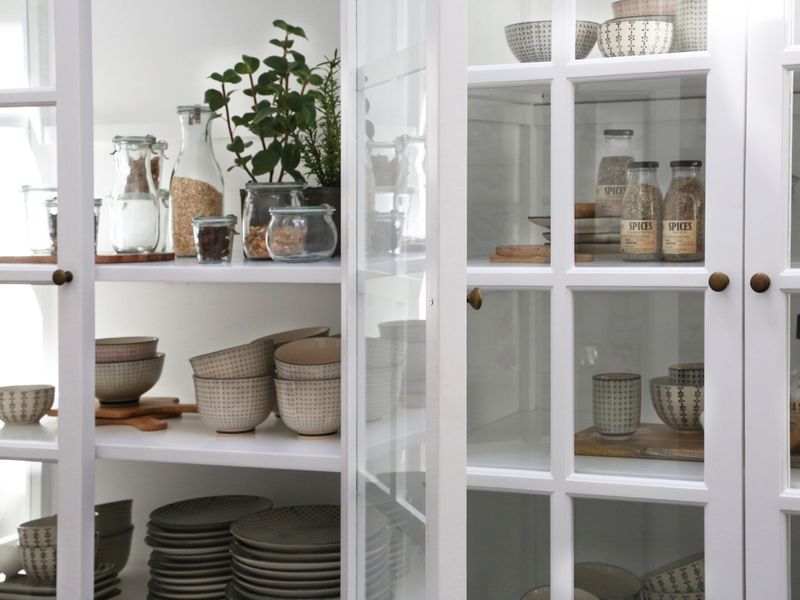RIKO, großer Vitrinenschrank weiß vintage mit 8 Türen