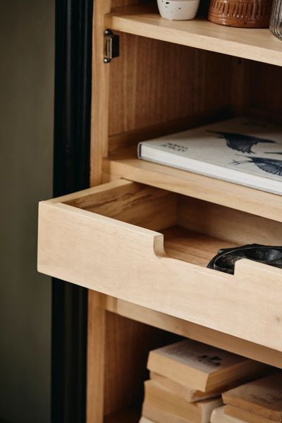 Matz Möbel schmale Vitrine DEAN schwarz-natur, Spind Landhausstil