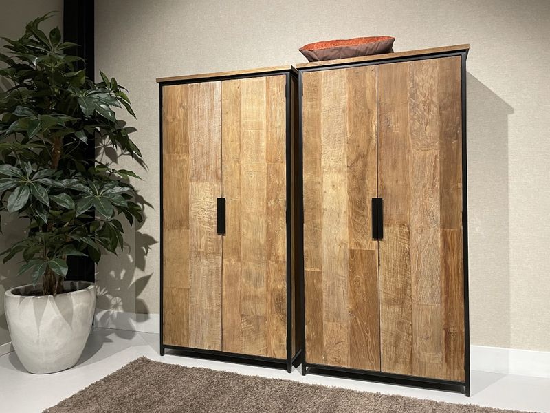 Industriedesign Schrank TOM Holz Metall, Wäscheschrank