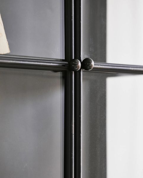 ETTA, Wandvitrine 60 cm hoch Glas-Metall 2 Türen, Hängeschrank industriell