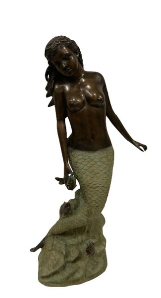 Garten Brunnen "Bronzene Meerjungfrau mit Fisch", Wasserspeier H 102 cm