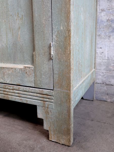 MALU, Alter Schrank mit Metall-Gitter Verzierung, Vitrine