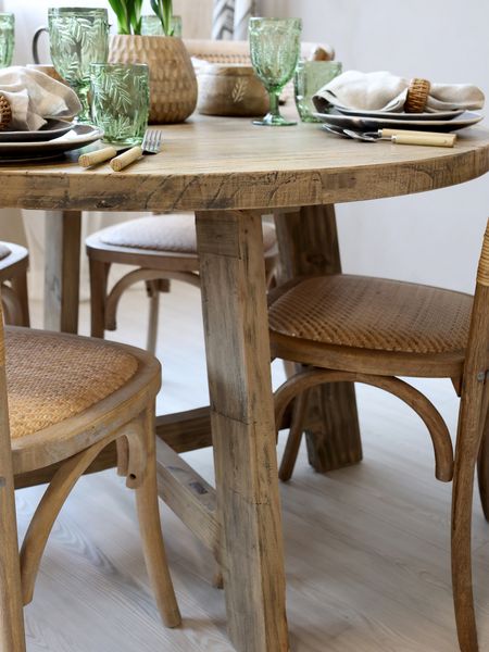 Altholz Esstisch ETTA altes Holz rund 120 cm mit ausgestellten Beinen