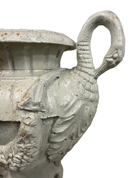 Amphore weiß shabby H 72 cm Gusseisen "Schwanenvase"