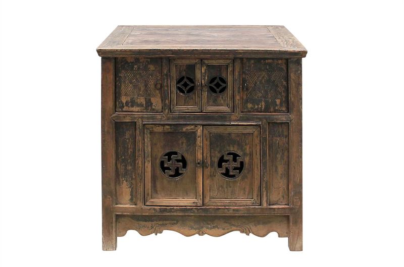 Antiker kleiner Schrank