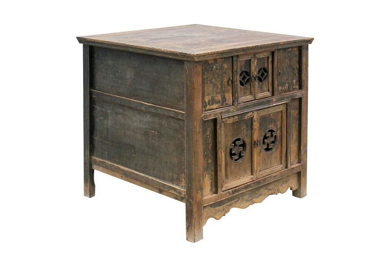 Antiker kleiner Schrank