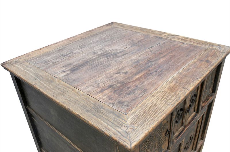 Antiker kleiner Schrank
