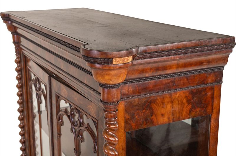 01, Biedermeier Silberschrank, antike Spiegel Vitrine