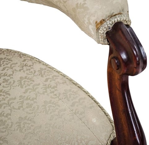 Kleines Biedermeier Sofa 2 Sitzer creme-weiß gemustert