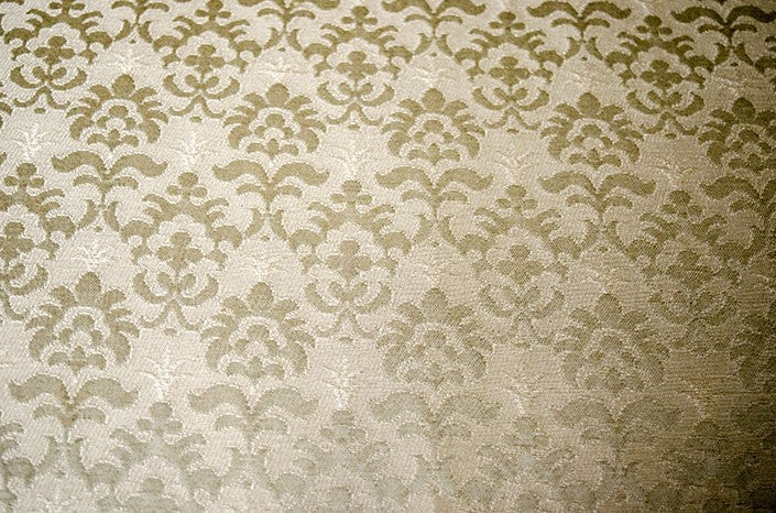 Kleines Biedermeier Sofa 2 Sitzer creme-weiß gemustert