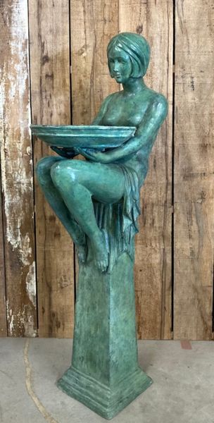 Bronze Skulptur "Brunnen Art Deco Frau mit Schale" antik grün