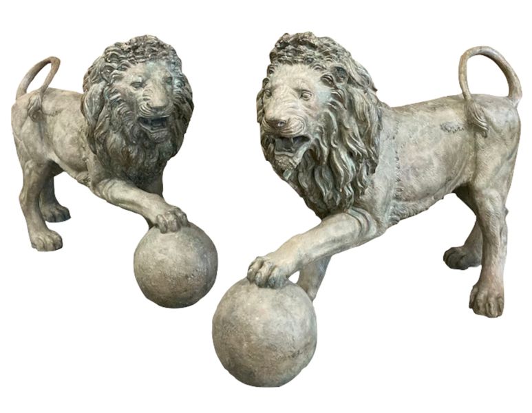 Große Bronze Statue "Löwen-Paar mit Kugel" antik grau B 160 cm, Landhaus Gartendekoration