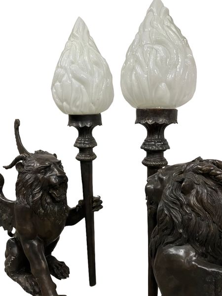 Bronze Skulptur "Löwen-Paar mit Lampen"