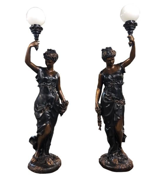Große Gartenskulptur Bronze "Ladys mit Lampe"