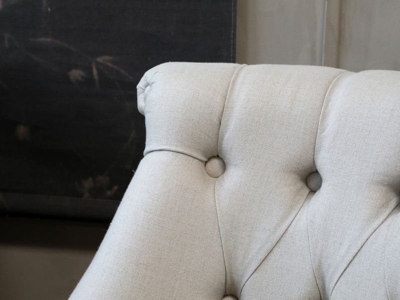 LILO, Landhaus Sofa 2 Sitzer creme-weiß Stoff Chesterfield-Look