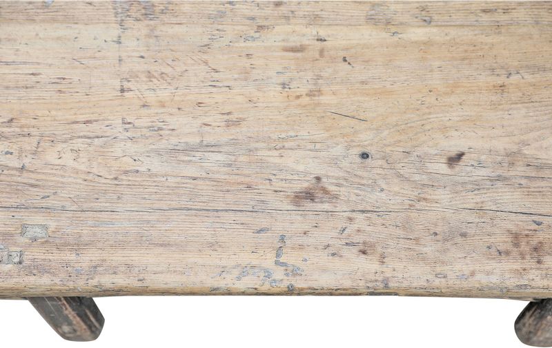 Alter Couchtisch 83 cm breit verziert, antiker Wohnzimmertisch