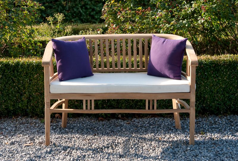 JULIA. Landhaus Gartenbank 3 Sitzer mit weißem Sitzkissen