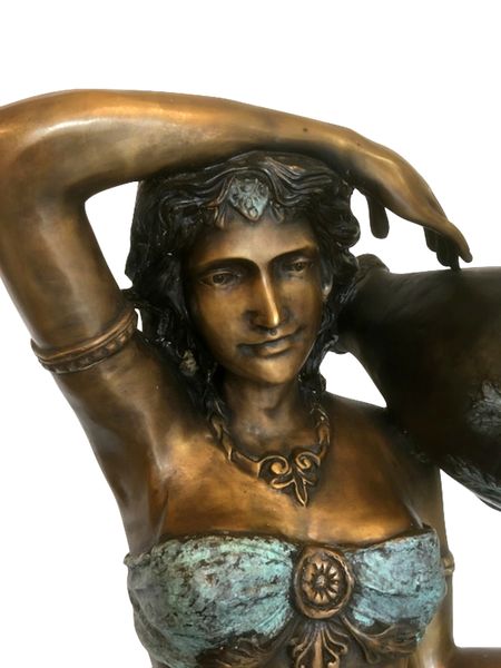 Große Gartenskulptur "Bronze Lady mit Krug" Brunnen, Wasserspiel