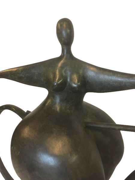 Gartenskulptur Bronze "Frauen auf Fahrrad"