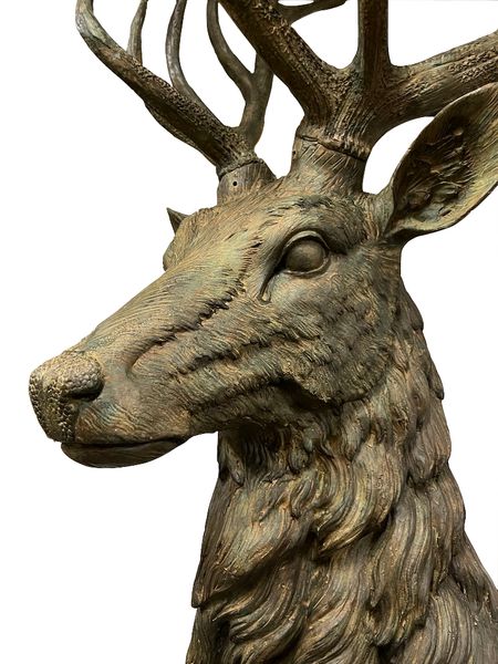 Große Bronze Skulptur "stehender Hirsch" H 292 cm