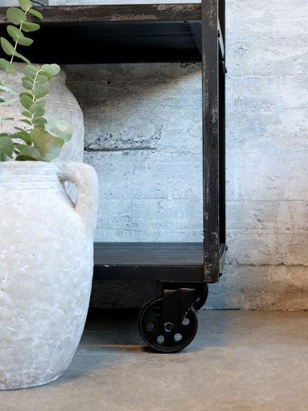 MARY, Großes Metall Regal H 174 cm auf Rädern im Industriedesign