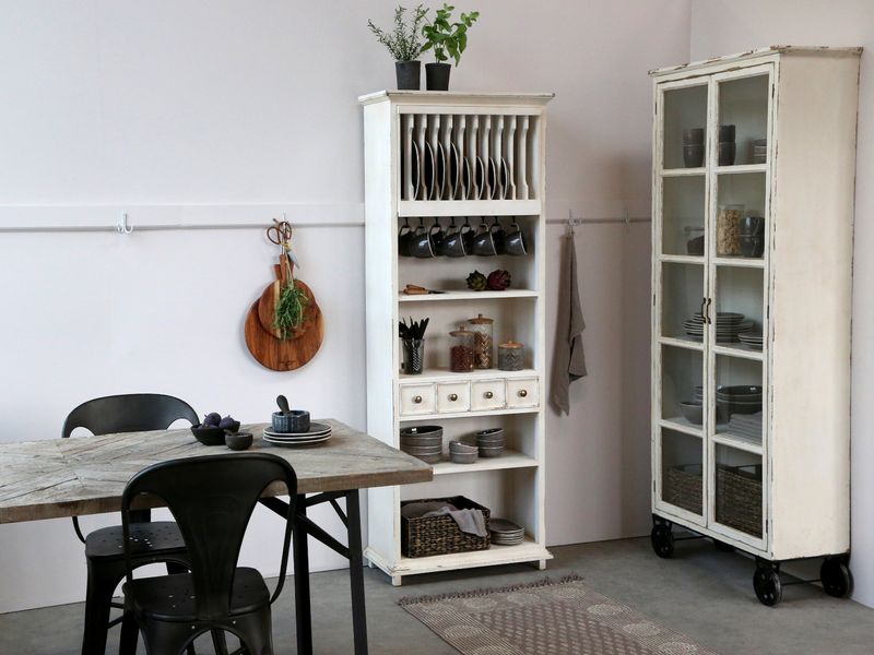 Weiße Landhaus Vitrine EDDI auf Rädern shabby chic