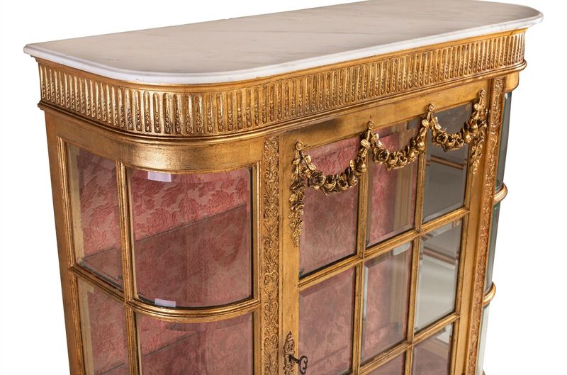 03, Vitrine Gold Louis XVI aus Frankreich